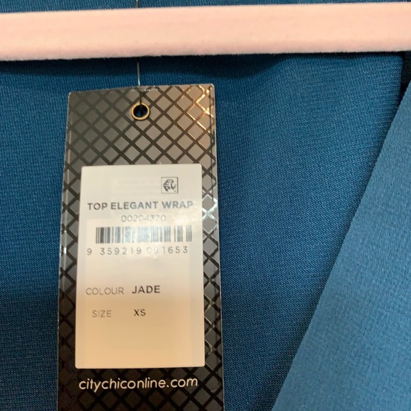 City Chic Jade Colored V Neck Faux Wrap Top with sash, Short flowy sleeves, 14W - Picture 2 of 5